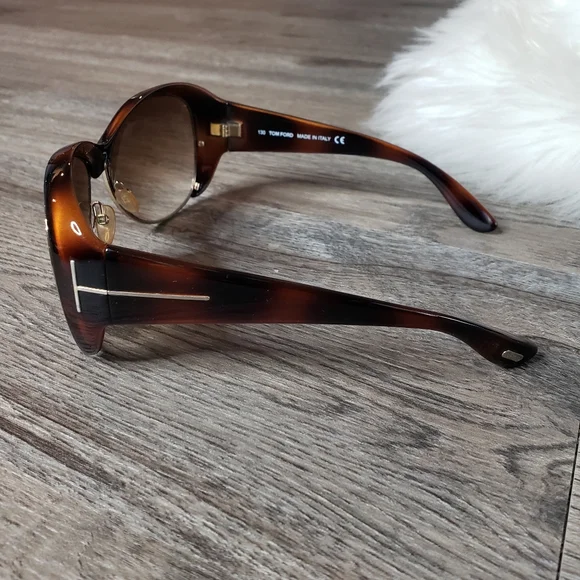 TOM FORD - Sunglasses & case
